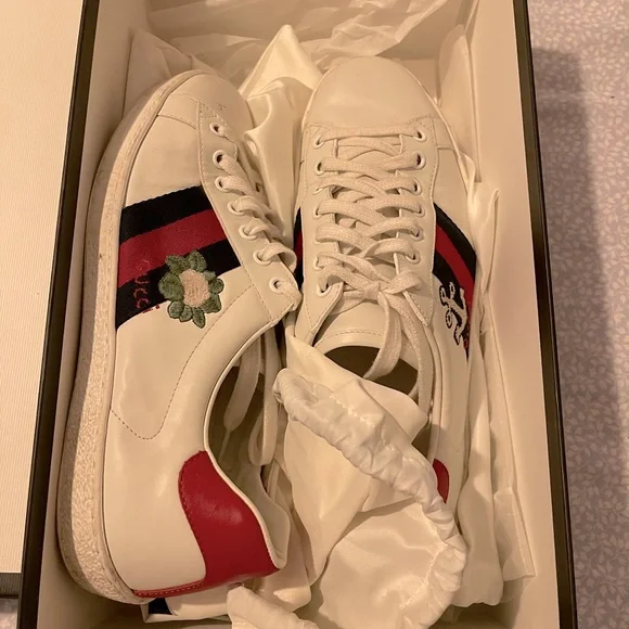 Gucci sneakers in fair condition, only worn like 5-7 times, size 9 men. - Picture 4 of 4